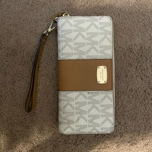 Michael Kors Wristlet